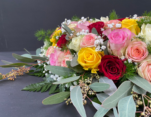 1a-garten-zitzelsberger-trauerkranz-rundgesteckt-bunte-rosen-shop